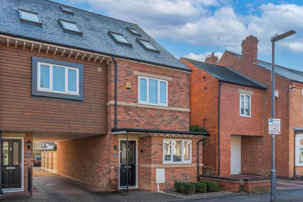 Castle Townhouse Kenilworth - Private Parking - 24 Hr Gym Access - Town Centreアパートメント エクステリア 写真