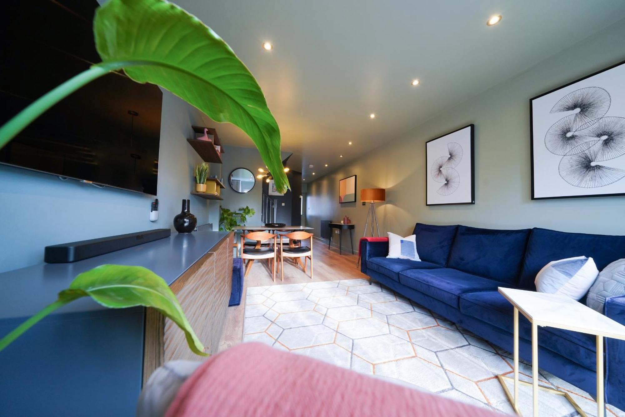 Castle Townhouse Kenilworth - Private Parking - 24 Hr Gym Access - Town Centreアパートメント 部屋 写真