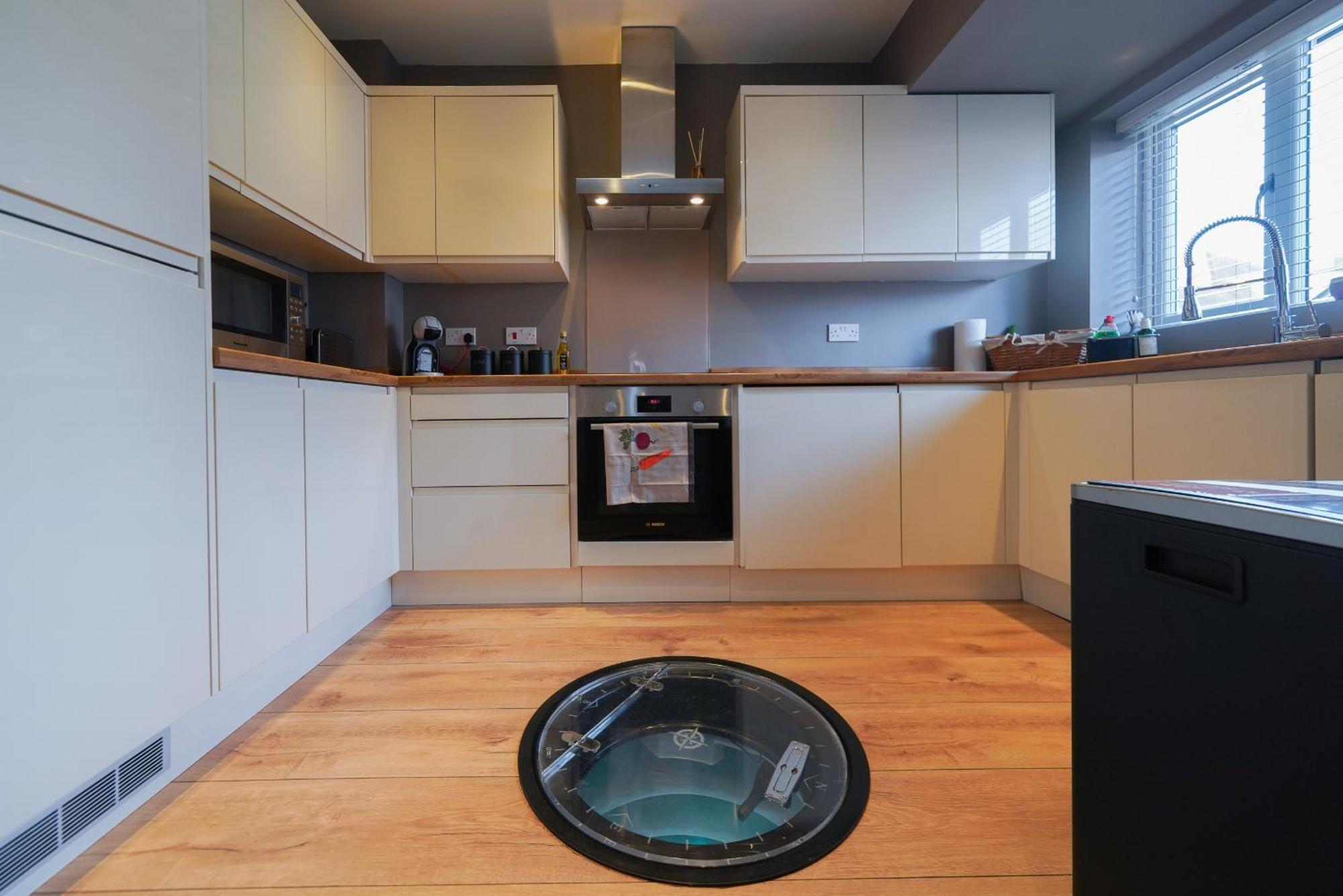Castle Townhouse Kenilworth - Private Parking - 24 Hr Gym Access - Town Centreアパートメント 部屋 写真